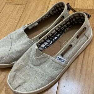 Beige Tom’s loafers